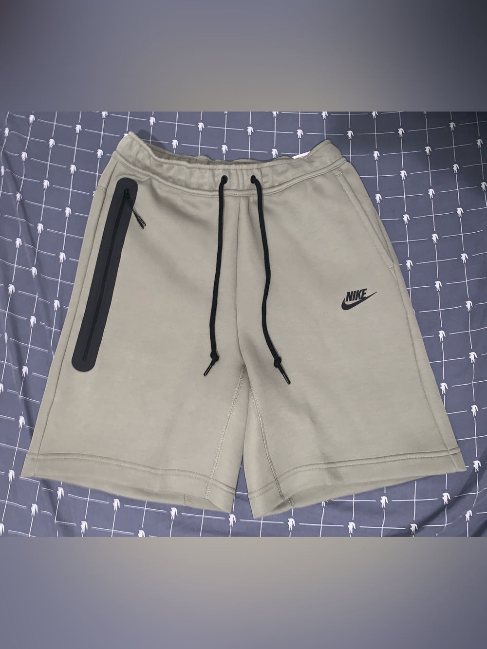 Nike Sportswear Tech Fleece Shorts Light Army Black FB8171-320 Size: Small